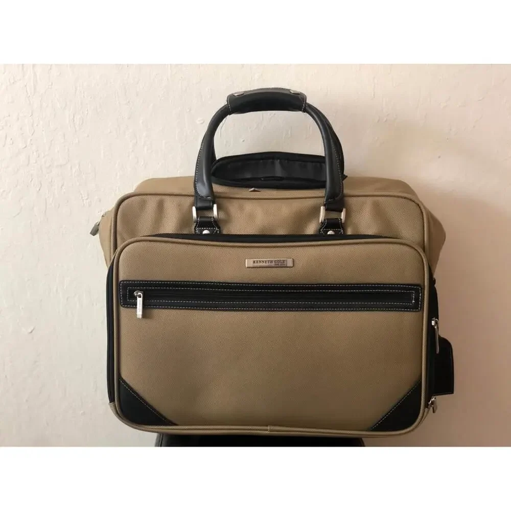 Kenneth Cole carry in luggage